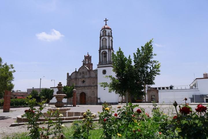 Jardín del atrio de la parroquia de Coyotepec